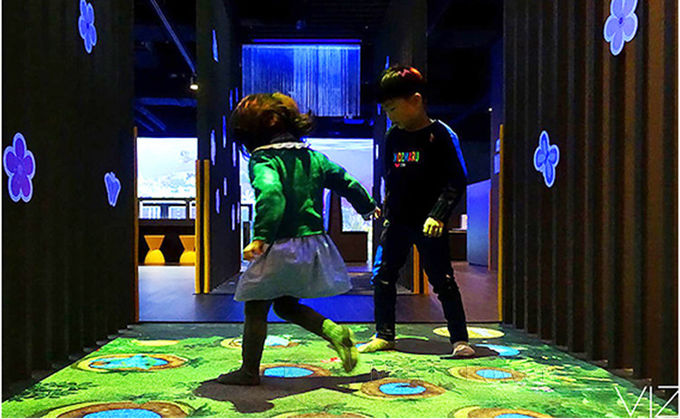 아이들을 위한 재미있는 실내 흥미로운 3D 쌍 방향 게임 프로젝터 바닥 게임 0